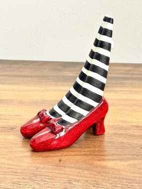The Wizard Oz WICKED WITCH of the EAST LEGS Westland Doorstop Paperweight 1842